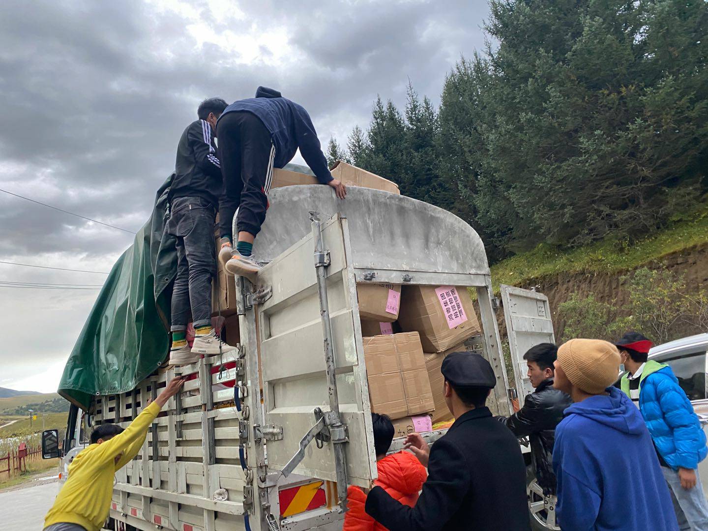 吉林俊琛环保科技研发有限公司公益回顾丨家国同欢月同圆 温暖满载甘孜州(图5) 吉林俊琛环保科技研发有限公司公益回顾丨家国同欢月同圆 温暖满载甘孜州(图5)