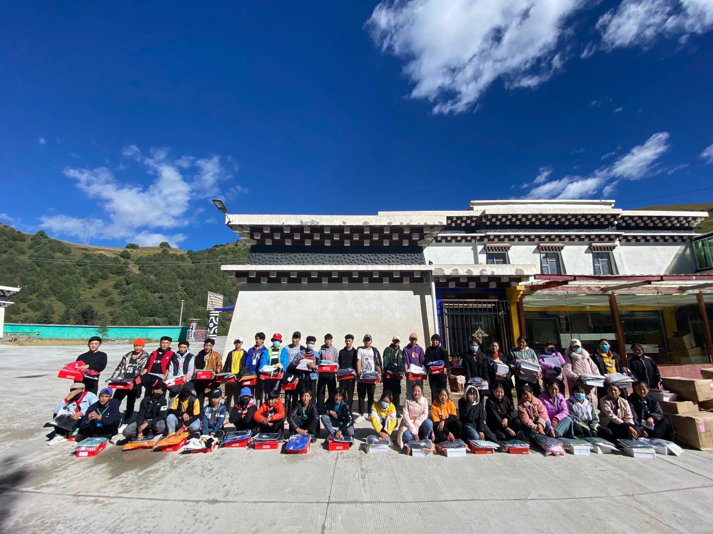吉林俊琛环保科技研发有限公司公益回顾丨家国同欢月同圆 温暖满载甘孜州(图8) 吉林俊琛环保科技研发有限公司公益回顾丨家国同欢月同圆 温暖满载甘孜州(图8)